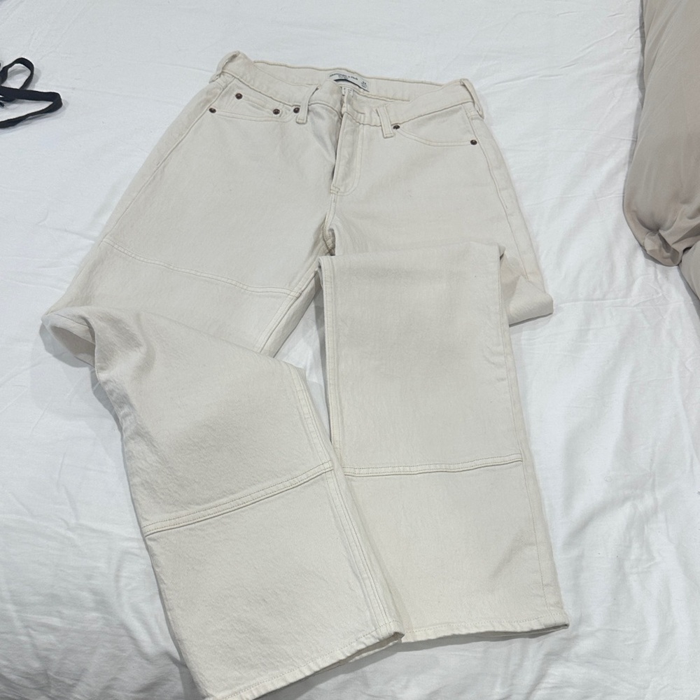 Wide-Leg Jeans